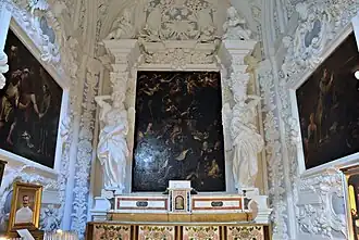 Eine der Seitenkapellen
