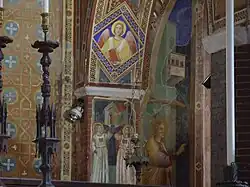 Zwei Engel tragen das Heilige Haus, Fresko in der Kirche San Marco in Jesi bei Ancona (um 1350) – Bild a)