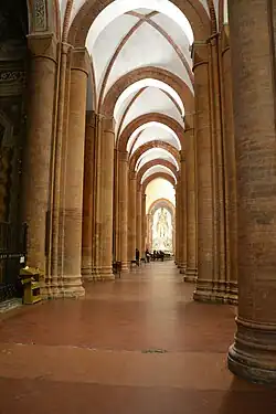 Eines der kleineren Seitenschiffe.