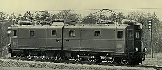 85 Tonnen schwere Doppellokomotive E-100 der Chilenischen Trans­anden­bahn mit vier Motoren für Adhäsions­antrieb und zwei für Zahnrad­antrieb (1927)