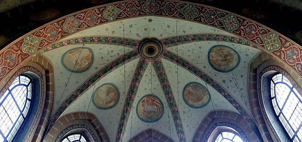 Mittleres Chorgewölbe mit den Medaillons vom Lamm Gottes und den Evangelisten