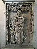 Strahlenkranzmadonna als Steinrelief