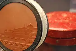 Kreisförmiger Rechenschieber an einer Schnupftabakdose