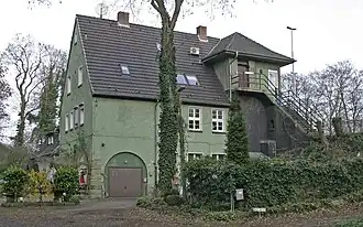 Empfangsgebäude, Straßenseite, 2016