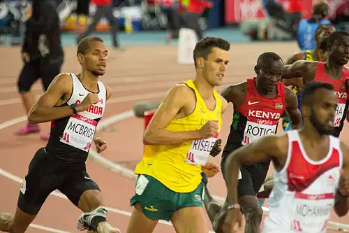 Jeffrey Riseley (gelbes Trikot) Rang sieben in 3:42,22 min