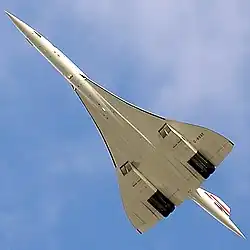 Die Flügel der Concorde gehen im vorderen Bereich fließend in Strakes über.