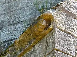 Skulptur an der Außenfassade