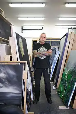 Conrad Jon Godly in seinem Atelier. © Franz Rindlisbacher, 2020