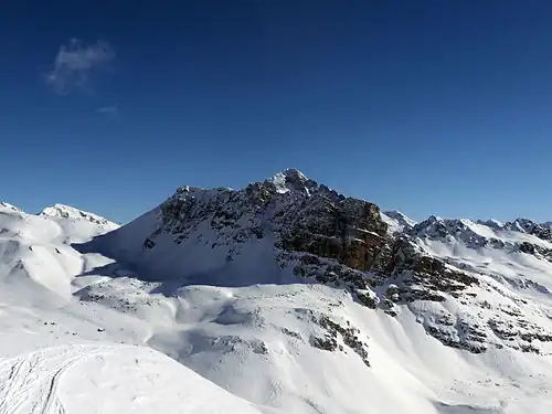 Blick nach Osten zum Corn Alv (vorne) und Piz Julier (hinten).