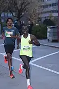 Dominic Lobalu (rechts) Rang elf in 3:52,78 min