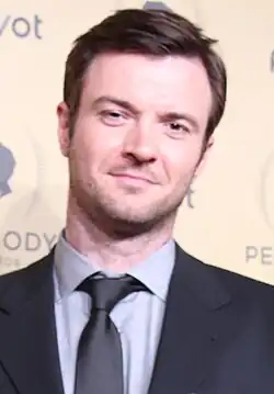 Costa Ronin spielt Oleg Igorevich Burov