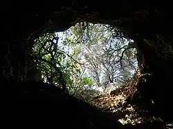 Einbruchskessel aus dem Inneren der Höhle