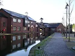 Hafenbecken des Coventry-Kanals im Stadtzentrum Coventrys