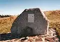 Gedenkstein an den Flugzeugabsturz in der Nähe von La Jasserie