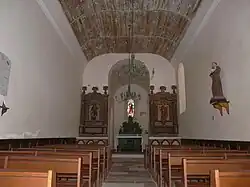 Kirchenschiff mit Blick auf den Chor