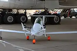 CriCri (Zweimot) vor A380