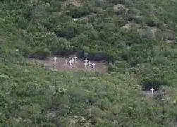 Gedenkkreuze für die Opfer des Rattlesnake-Waldbrandes