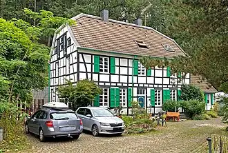 Dültgenstaler Str. 111–117