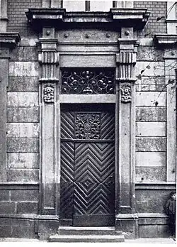 Neusser Straße 8, Eingang