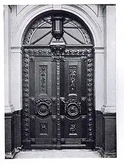 Orangeriestraße 6, Tür (Josef Kleesattel)