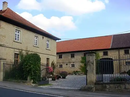 Der Gutshof im Ortskern (September 2012)