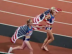 EmmaCoburn und Courtney Frerichs feierten nach dem Rennen ihren Erfolg