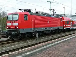 Lokomotive der DR-Baureihe 243 mit gesickten Seitenwänden