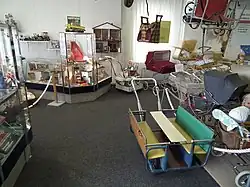 Kinderwagen und Spielsachen