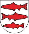 Pfahlweise drei rote Fische (Lachse), der obere und untere linksgewendet (Ferchland)