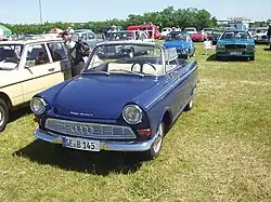 DKW F 12 Roadster mit geöffnetem Dach