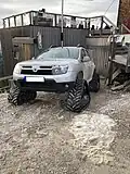 Dacia Duster mit Raupenlaufwerk