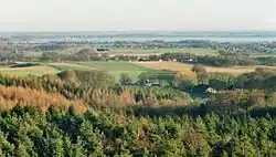 Blick vom Aussichtsturm auf dem Mordkuhlenberg in den Dammer Bergen ostsüdostwärts zum Dümmer
