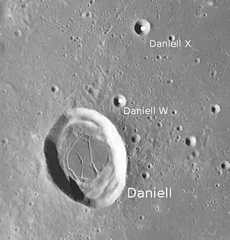 Daniell mit Nebenkratern (LROC-WAC)