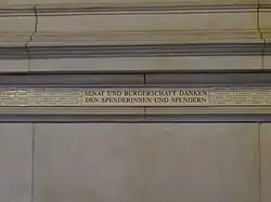 … mit dem Dank: dezent und würdig