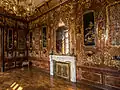 Chinesisches Zimmer, Schloss Hetzendorf, Wien. Originaler Schwarzgoldener Lack, Fächer und Figurinen in einem kostbaren und sehr fantasievollen barocken Boiseriedekor