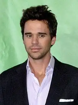 David Walton spielte Vance