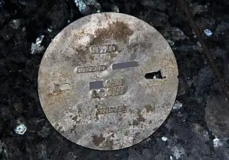 Deckelverschluss einer Aschekapsel der DDR