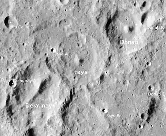 Donati (oben rechts) und Umgebung (LROC-WAC)