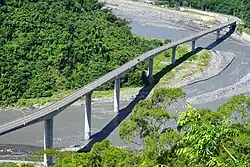 Deleriga-Brücke (得樂日嘎大橋) über den Fluss Zhuokou (濁口溪)