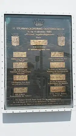 Unterschriften­wandtafel anlässlich der Eröffnung des Sperrwerks