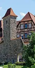 Der Bürgerturm mit Resten der Stadtmauer
