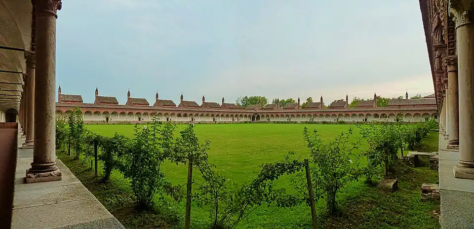 Der große Kreuzgang.