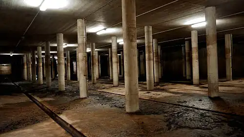 Regenrückhaltebecken unter dem Hirschgarten