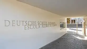 Der Eingang der Deutschen Schule in Lissabon