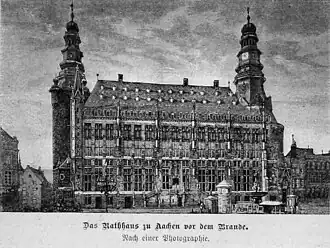 Das Rathaus vor dem Brand