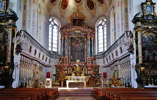 Innenraum der Basilika St. Peter