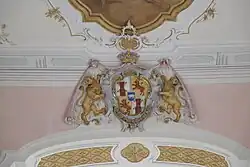 Wappen von Alexander Ferdinand von Thurn und Taxis über dem Chorbogen