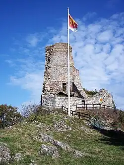 Turmruine des Château de Montfaucon