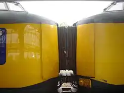 Wagenübergang zwischen Endwagen, bis 2005 in Betrieb