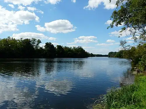 Der Rückstau 2 Kilometer oberhalb des Stauwerks